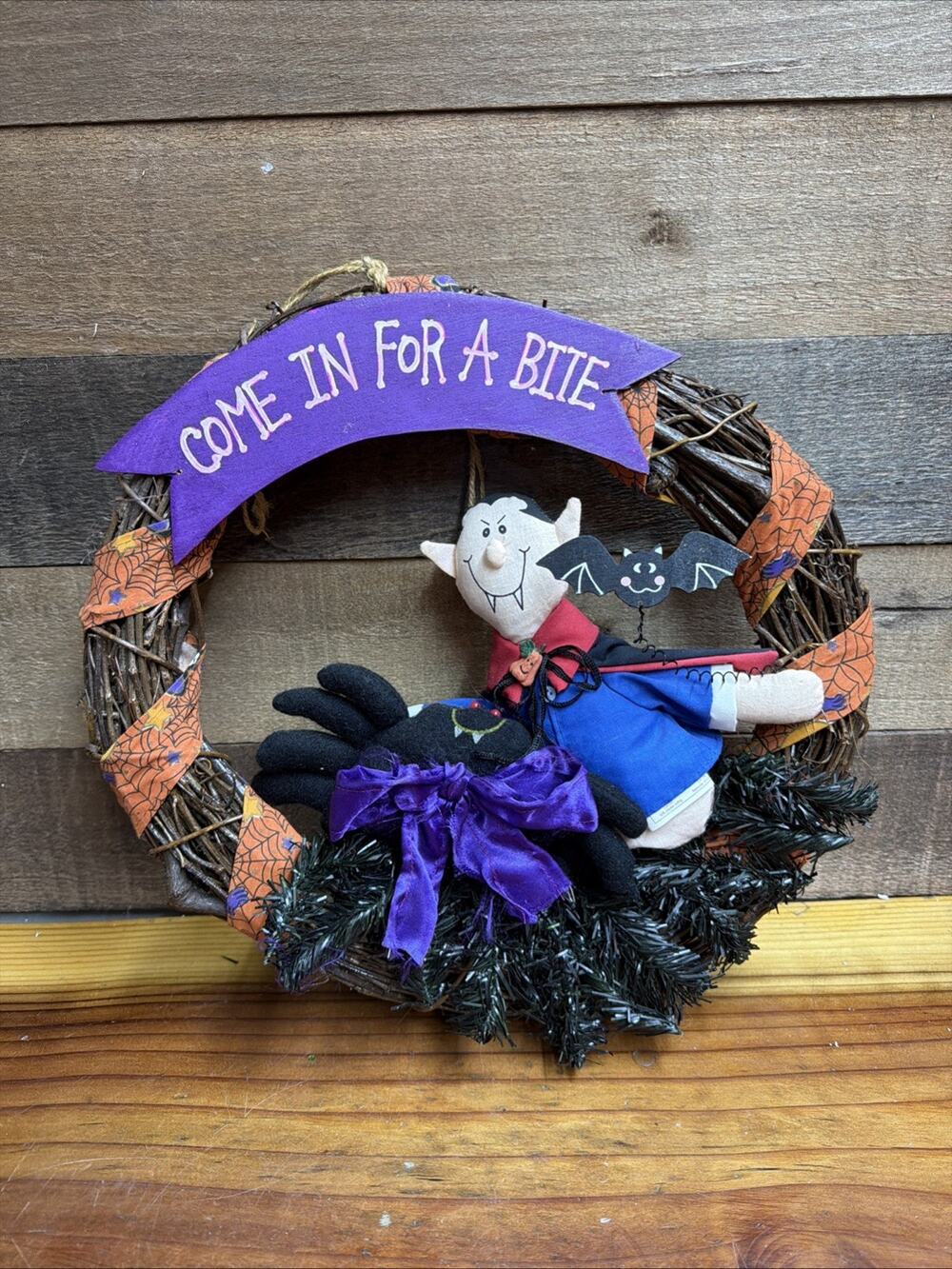 Vntg Kitschy Spooky Dracula Wreath Halloween Grapevine 14”